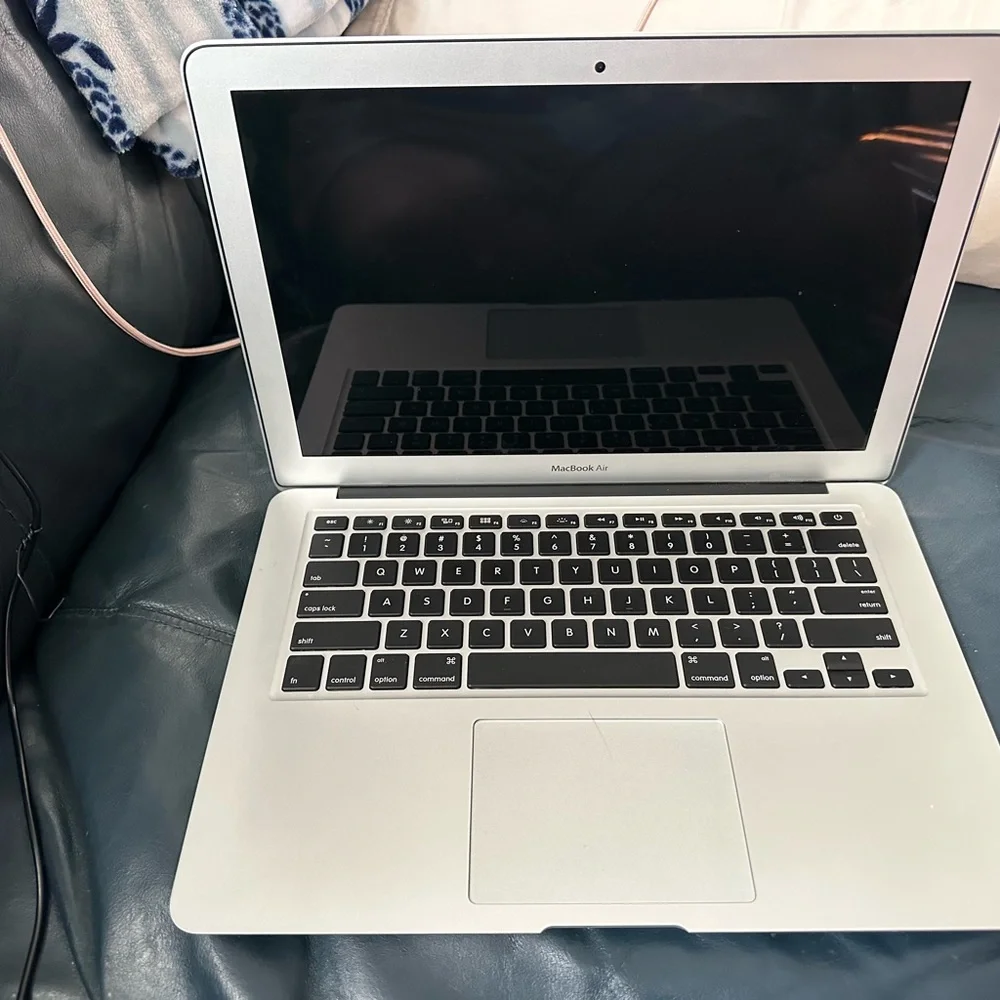 Apple MacBook in Sleek Silver